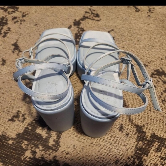 Gianni Bini Blue Heels - Size 7 - Picture 3 of 4